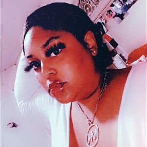 Meet your Posher, Raquel